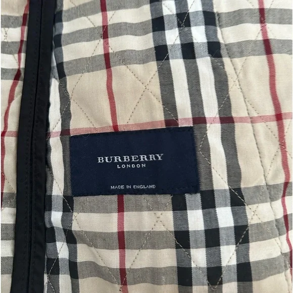 Authentic black quilted Burberry jacket - Picture 6 of 7